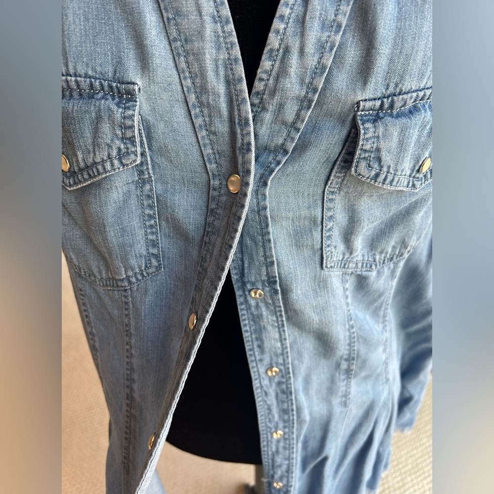 Liverpool L Large sleeveless denim chambray shirt